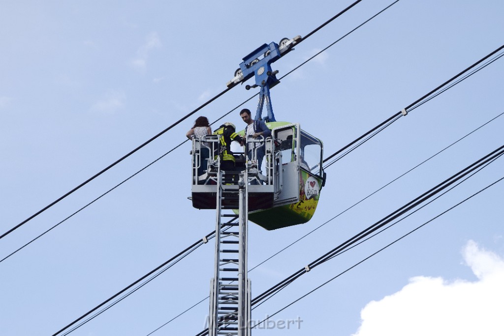 Koelner Seilbahn Gondel blieb haengen Koeln Linksrheinisch P040.JPG - Miklos Laubert